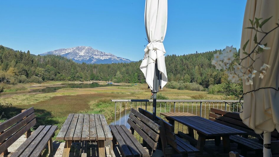 Sitzmöglichkeit mit Blick zum Ötscher | © TV Hochsteiermark / Brigitte Digruber