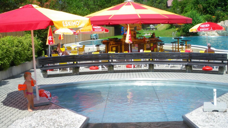 Kinderbecken und Schirmbar | © Marktgemeinde Stainach-Pürgg