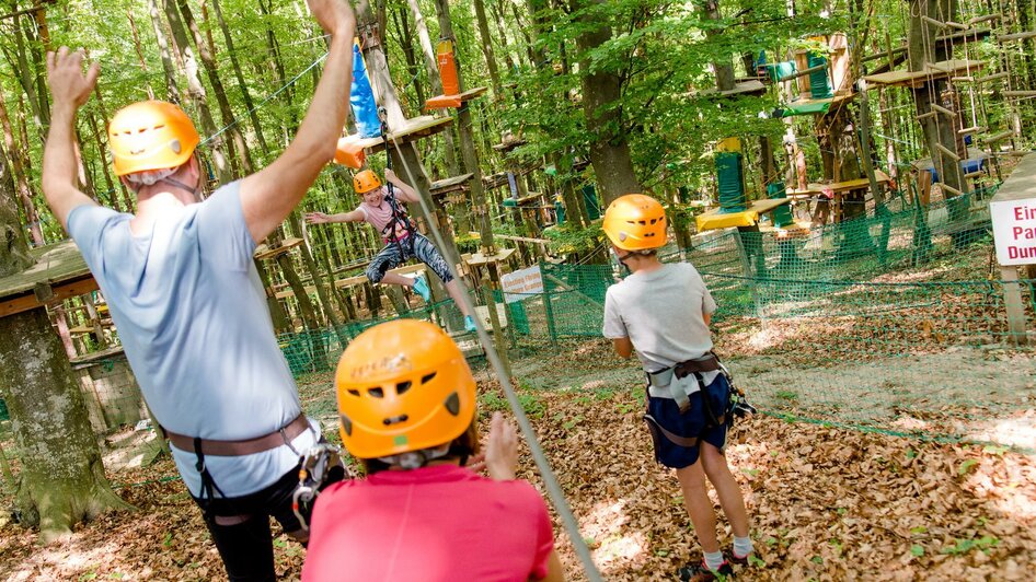 Klettern im Waldseilgarten mit Kinder@miasphotoart | © Mias Photoart