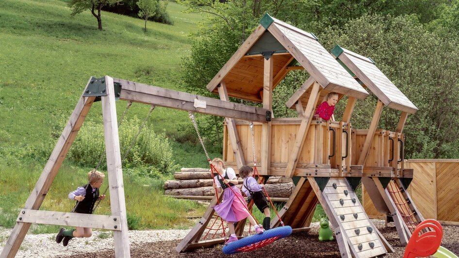 Spielplatz Narzissendorf Zloam Spielturm | © Narzissendorf Zloam, www.zloam.at