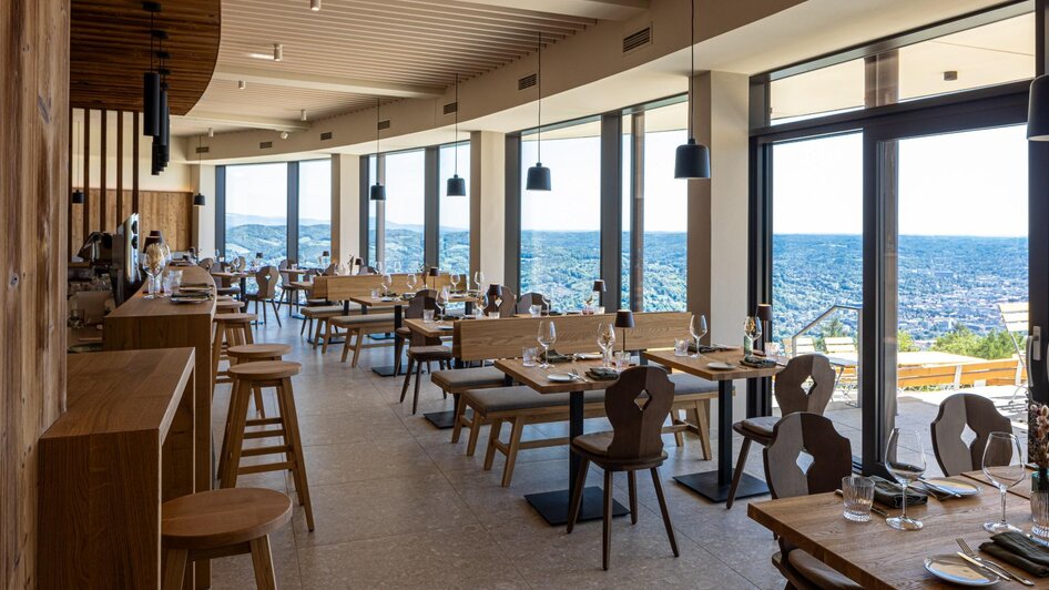 Fürstenstand - Moderner Gastraum mit Panoramablick | © Fürstenstand - Markus Kaiser