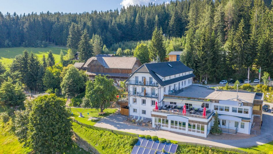 Familienhotel Berger_Außenansicht_Oststeiermark | © Familienhotel Berger