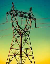 Elektromasten | ernest-brillo-unsplash | © ernest-brillo-unsplash