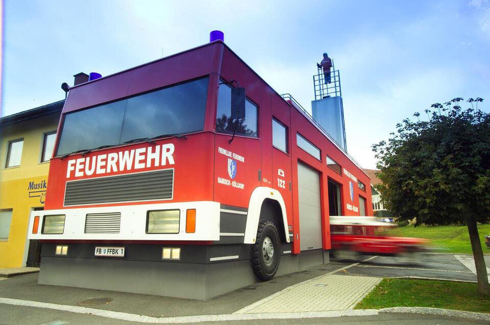 Fire engine and letterbox in Bairisch Kölldorf - Impression #1 | © Thermen- & Vulkanland