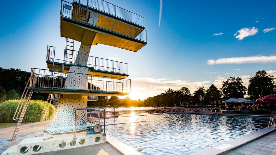 Freibad Fürstenfeld 10m Springturm | © Tourismusverband Thermen- & Vulkanland