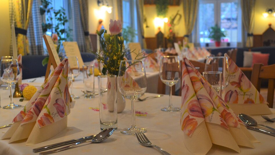 Set table at the Römerhütte | © Michael Lechner Gedeckter Tisch bei der Römerhütte | © Michael Lechner