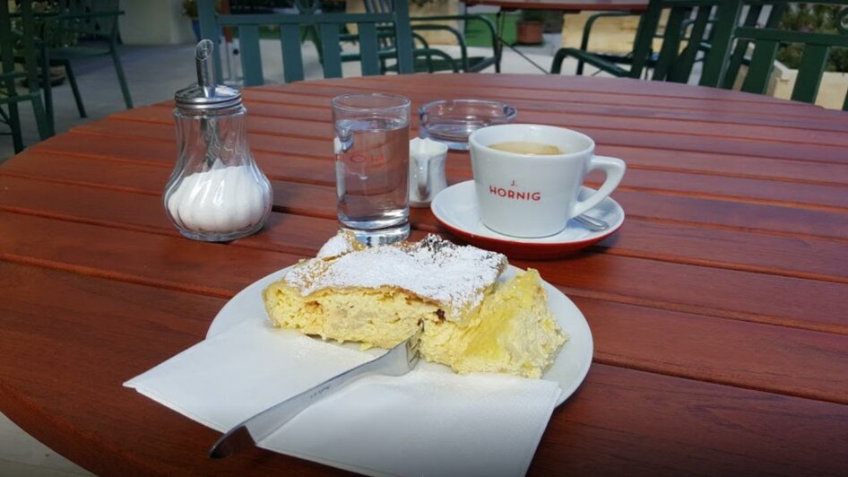 Gaberlhaus_Topfenstrudl mit Kaffee | © Gerald Schifferl