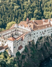 Garden castle_air_view_Eastern Styria | © Gartenschloss Herberstein | Helmut Schweighofer | © Gartenschloss Herberstein