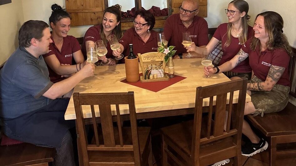 Team Ägydi  am Stammtisch | © Gasthaus Ägydi