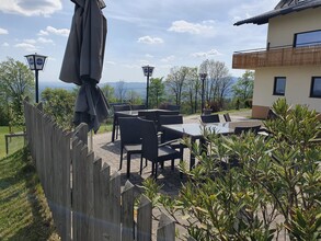 Terrace at the Panoramastüberl in Schwaighof | © Oststeiermark Tourismus