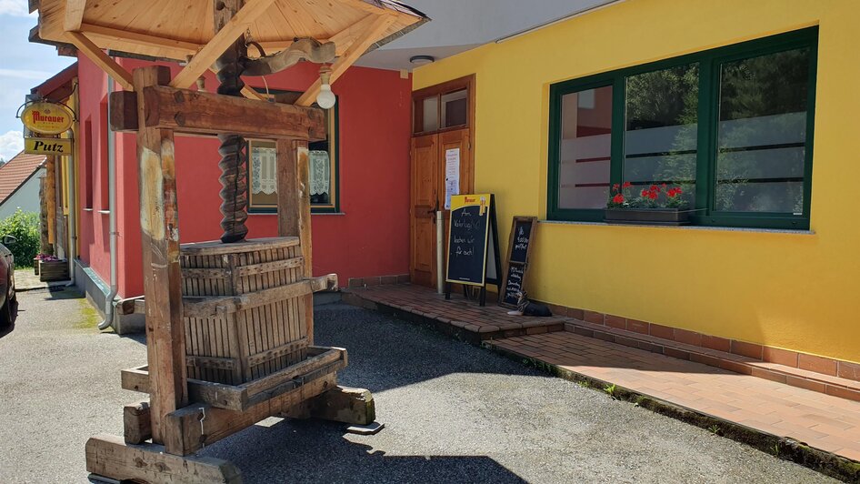 Entrance area at Gasthaus Putz | Anja Reichenbäck | © Oststeiermark Tourismus Eingangsbereich im Gasthaus Putz | © Oststeiermark Tourismus