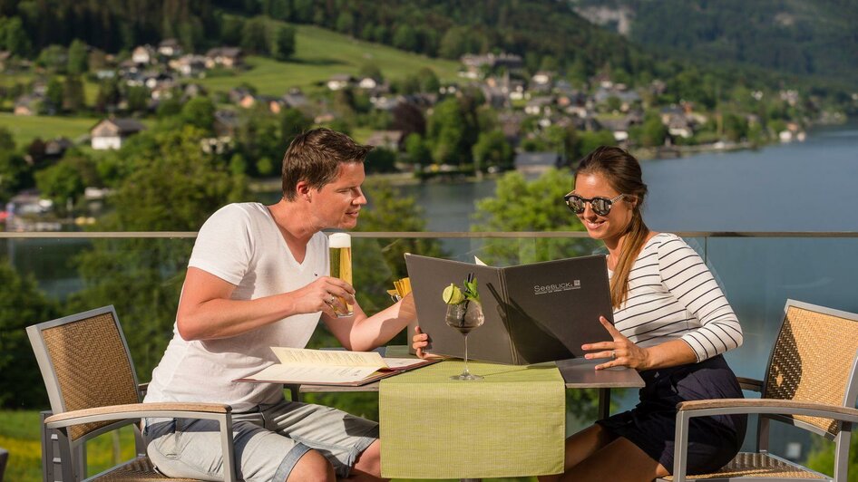 Gasthaus Seeblick, Grundlsee, auf der Terrasse | © Mondi Resort am Grundlsee