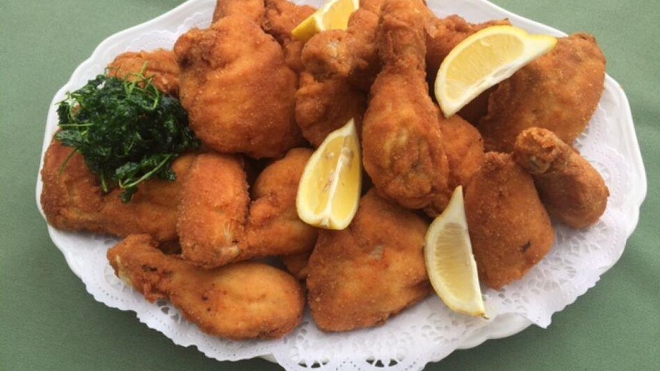 Spezialität - Steirisches Backhendl | Foto Augenblick | © Foto Augenblick Spezialität - Steirisches Backhendl | © Foto Augenblick