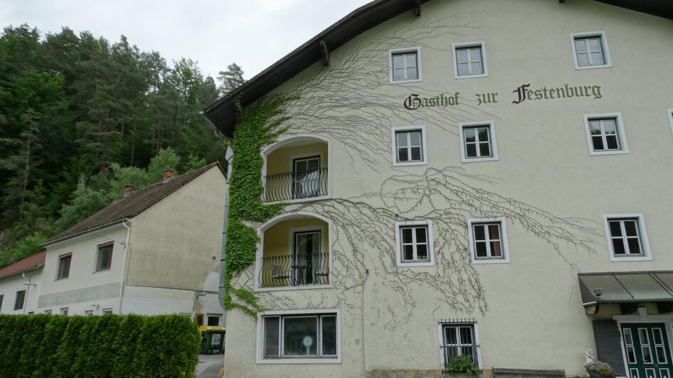 Gasthof Lang zur Festenburg_Außenansicht_Oststeier | Anna FinK | © Oststeiermark Tourismus Gasthof Lang zur Festenburg_Außenansicht_Oststeier | © Oststeiermark Tourismus