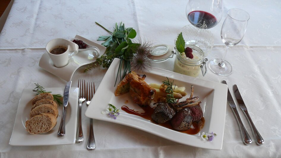 Gasthof "Zur Klause"_Hauptspeise_Oststeiermark | Anneliese Grabenhofer | © Gasthof Zur Klause Gasthof "Zur Klause"_Hauptspeise_Oststeiermark | © Gasthof Zur Klause