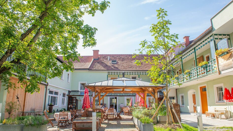 GH-Restaurant Hubmann_Haus Garten_Oststeiermark | © Gasthof-Restaurant Hubmann/Helmut Schweighofer