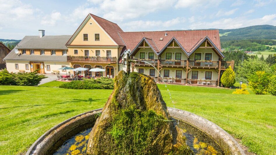 Gasthof Wiesenhofer_Außenansicht_Oststeiermark | © Gasthof Wiesenhofer