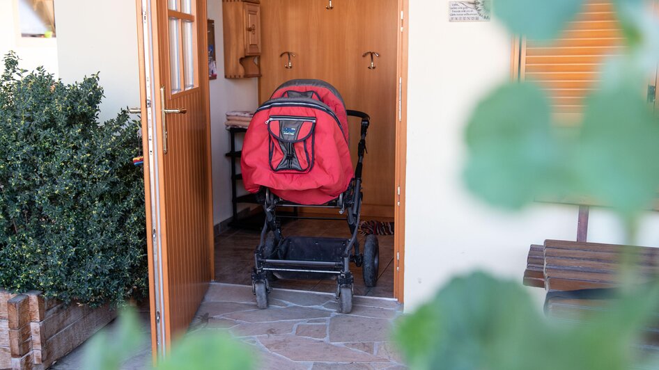 Eingang barrierefrei Kinderwagen2 | Bernhard Monscheinn Eingang barrierefrei Kinderwagen2