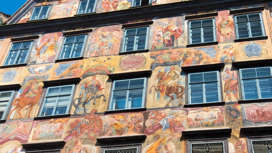 Gemaltes Haus am Grazer Herzogshof – Altstadt erle | © Graz Tourismus-Harry Schiffer