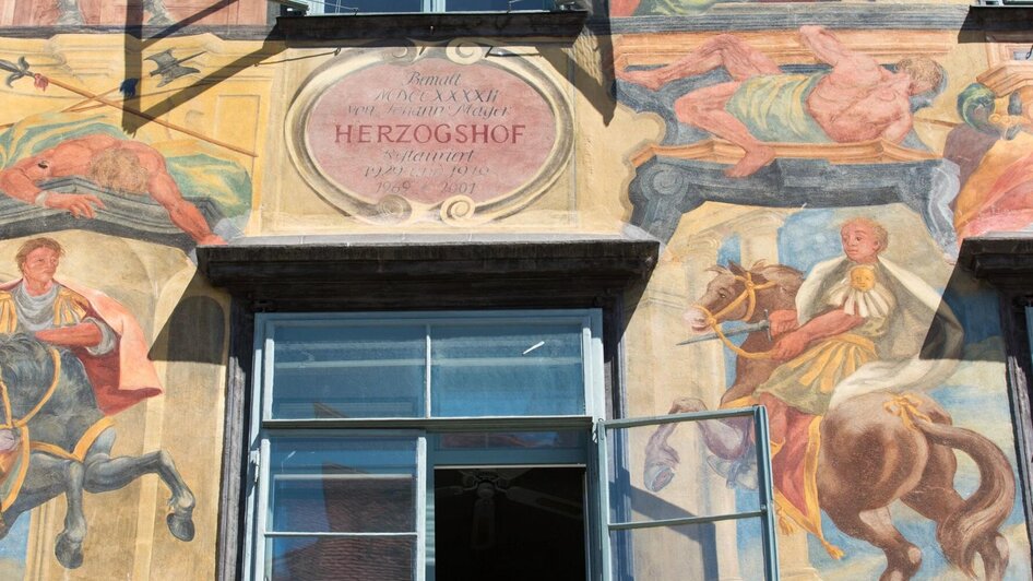Detail des Gemalten Hauses am Herzogshof in Graz | © Graz Tourismus-Harry Schiffer