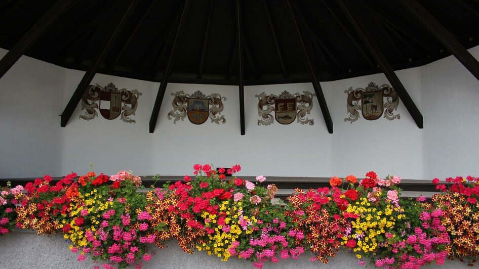 Gemeinde, Altaussee, Pavillion mit Blumen | © Viola Lechner