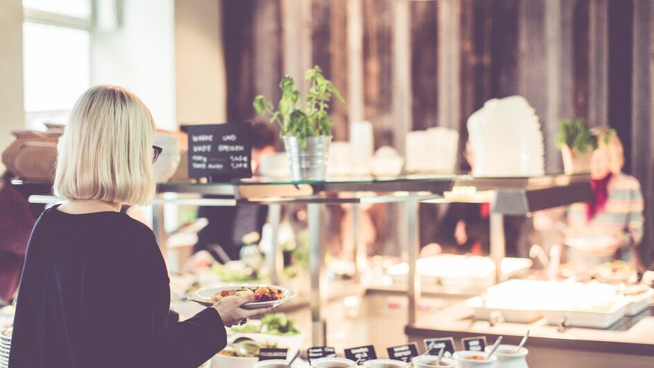 Ginko -  Selbstbedienung am Buffet | © Ginko - Lupi Spuma