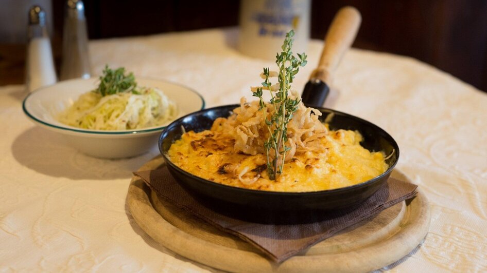 Glöckl Bräu - Käsespätzle mit Krautsalat | © Glöckl Bräu