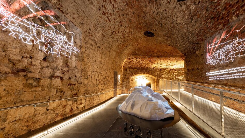 Ausstellung im Gewölbekeller des Graz Museum Schlo | © Graz Tourismus-Harry Schiffer