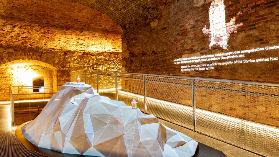 Schlossberg-Modell mit Projektion im Graz Museum S | © Graz Tourismus-Harry Schiffer