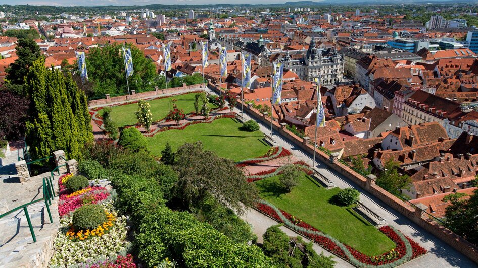 Schlossberg mit Blick auf die Altstadt | © Graz Tourismus - Harry Schiffer