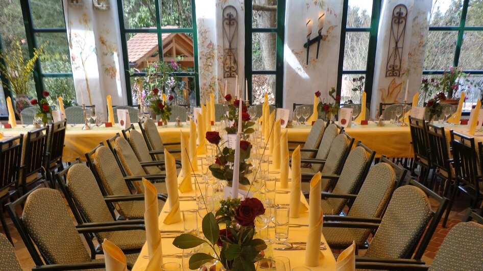 Häuserl im Wald - Tafel für festliche Anlässe | © Häuserl im Wald - Legenstein