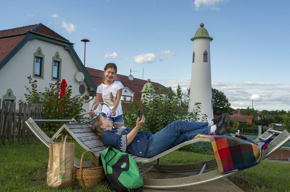 Hörgenuss-Liege beim Apfelschlössl in Prebuch - Impression #1 | © Steirische Apfelstraße