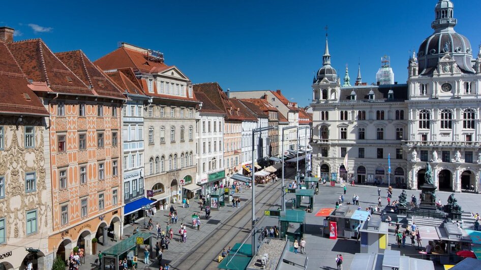 Marktstände am Grazer Hauptplatz – Altstadt er | © Graz Tourismus-Harry Schiffer