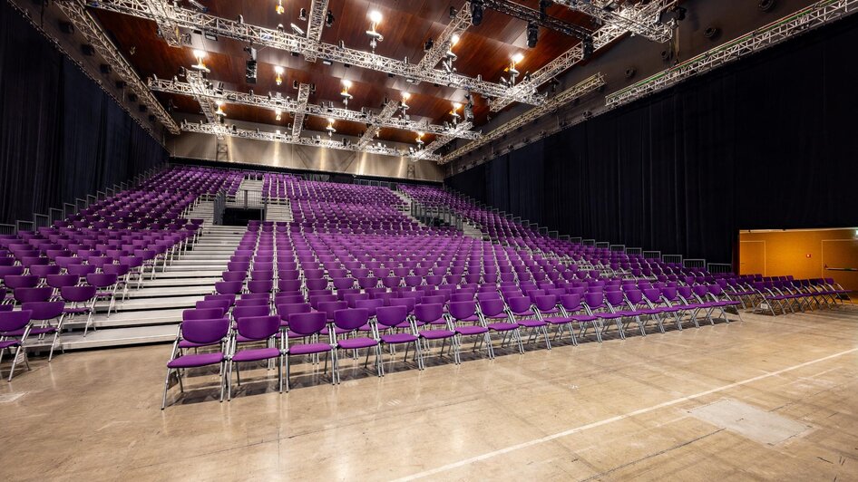 Ränge und Sitzreihen in der Helmut List Halle Graz | © Graz Tourismus-Harry Schiffer