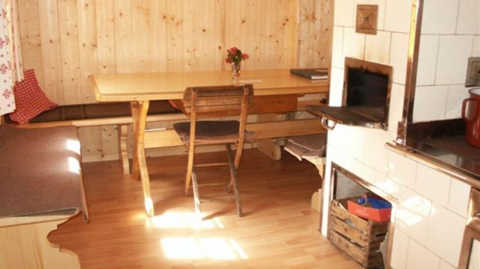 Hennaralmhütte, Grundlsee, Tisch | © Naturfreunde Bad Aussee