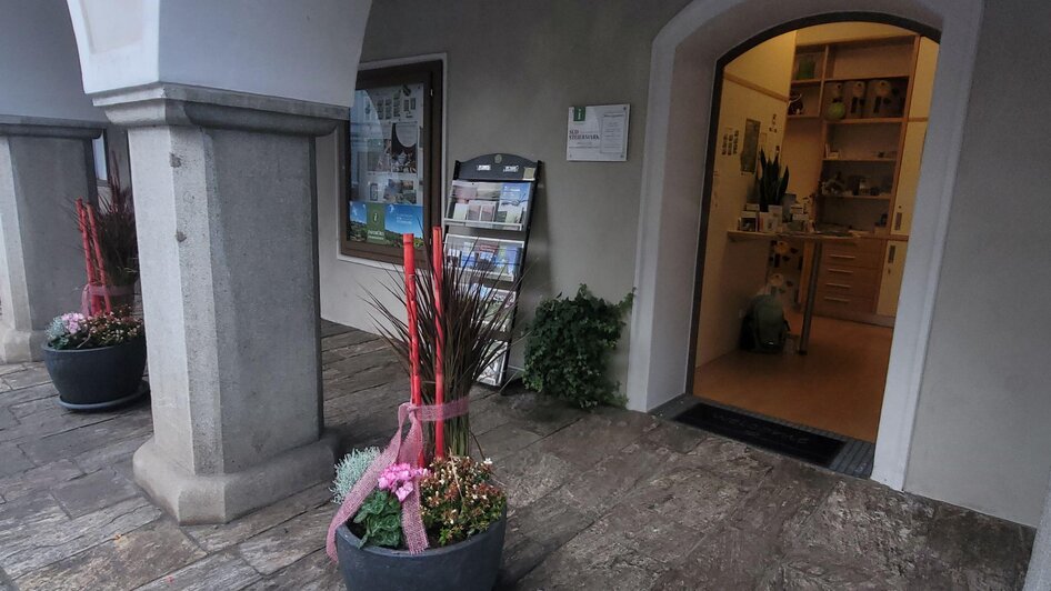 Tourismusbüro Stainz im goldenen Herbst | © TV Südsteiermark - Irene Löschnig