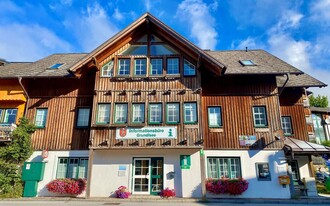 Information office, Grundlsee, autumn | © Bettina Scheck