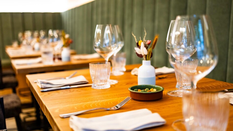 Kaiser Greißler - Gedeckte Holztische | © Kaiser Greißler - Werner Krug