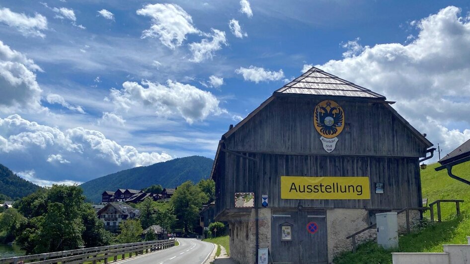 Kaiserlicher Stall, Grundlsee, Straße | © Bettina Scheck