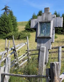 Kerschbaumalm_Wegkreuz_Almenland | © Oststeiermark Tourismus | Christine Pollhammer | © Oststeiermark Tourismus