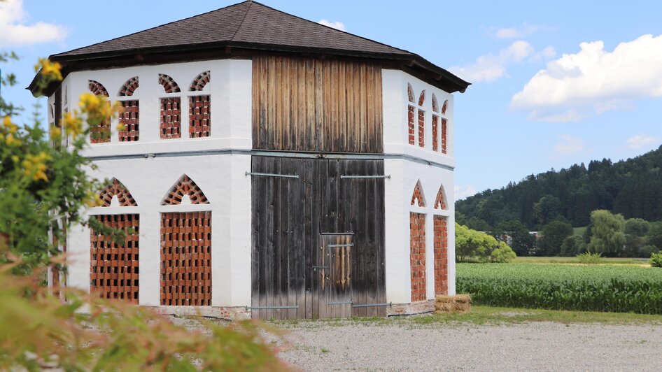 Klingensteiner Achteckstadl | © Marktgemeinde Vasoldsberg Klingensteiner Achteckstadl | © Marktgemeinde Vasoldsberg