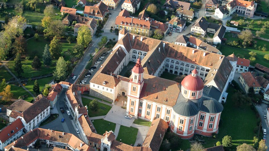 Kriegerdenkmalhof Pöllau_Schloss_Oststeiermark | © Alfred Mayer