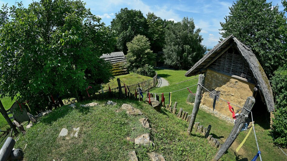 Kulm- Keltendorf_Aussen_Oststeiermark | © Kulm Keltendorf
