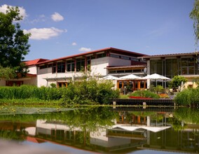 Ansicht Kulturhaus mit Kurpark | © TVB Bad Waltersdorf