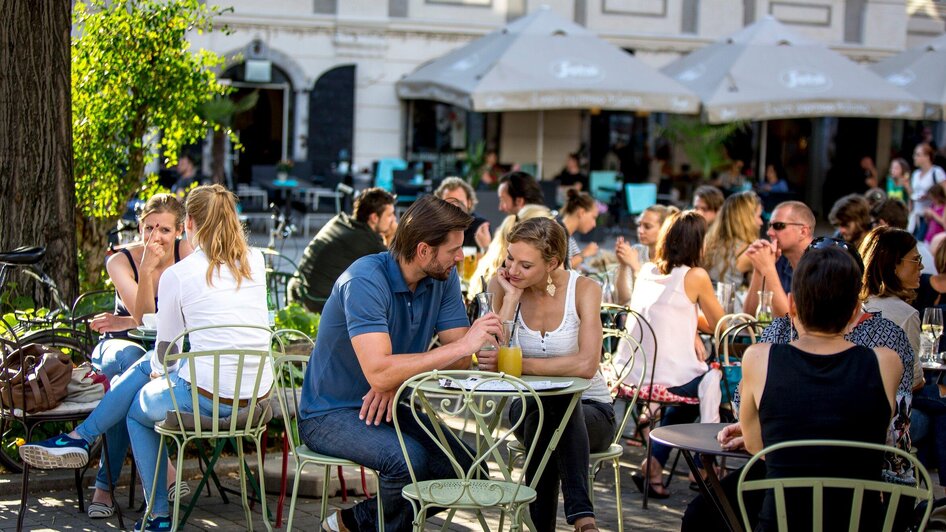 Kunsthauscafé - Entspannter Gastgarten | © Graz Tourismus - Tom Lamm