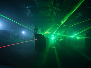 Symbolbild Lasertron | © Midjourney - Benedikt Trummer