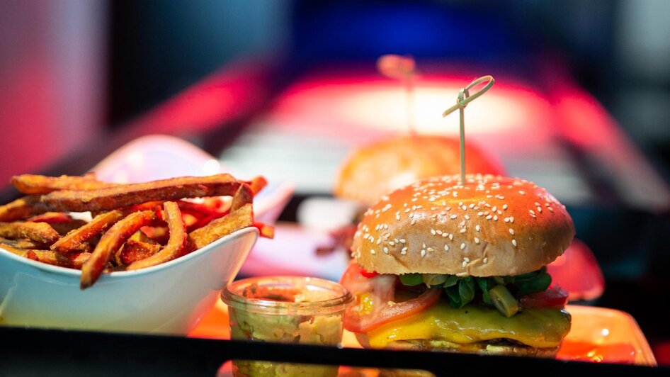 Le Burger - Burger und Süßkartoffelpommes | © Le Burger - The Guardians