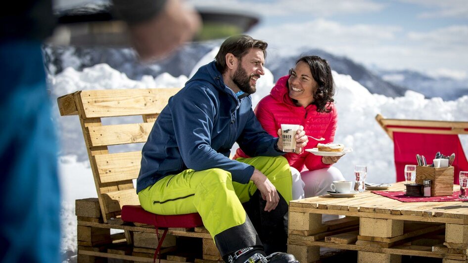 Loseralm, Altaussee, Terrasse Winter | © TVB Ausseerland - Salzkammergut-Tom Lamm