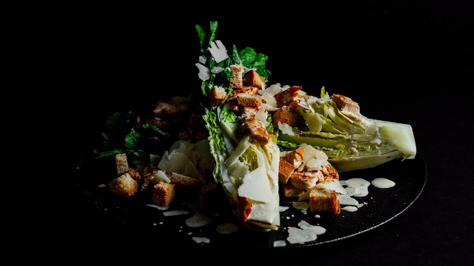MEAT.art - Caesar Salad | © MEAT.art - Simona Donko MEAT.art - Caesar Salad | © MEAT.art - Simona Donko