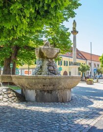 Hauptplatz Burgau mit Mariensäule und Brunnen | © Sandra Brünner | Sandra Brünner | © Sandra Brünner